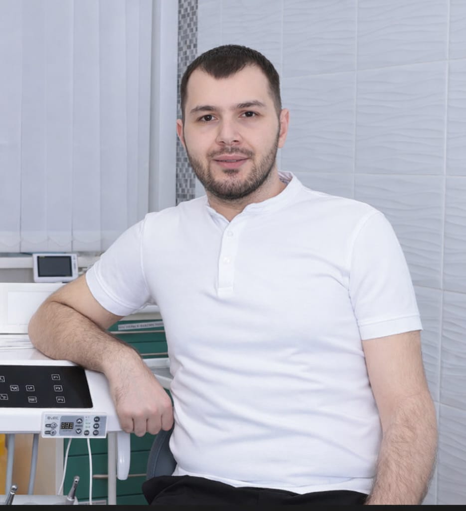 Абрамян Вираб Гензелович - стоматолог универсал